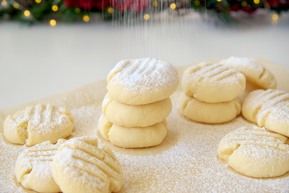 Cornstarch Snowflake Christmas Cookies - Little Swiss Baker